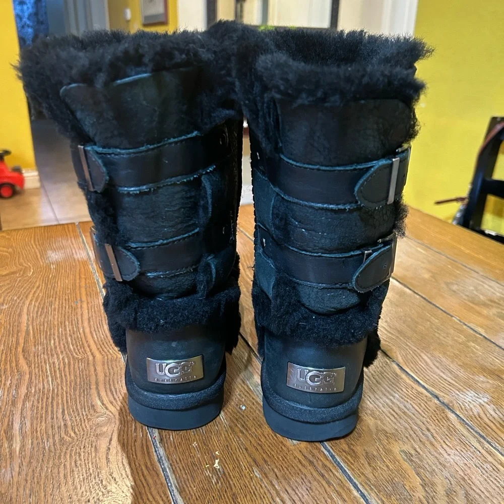 ❌SOLD❌Ugg Shearling Boots With Buckle Size 8 - Picture 6 of 6